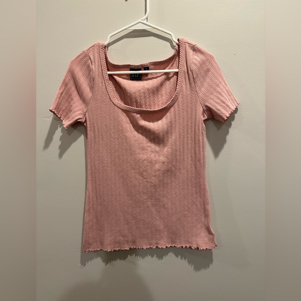 Gap short sleeve top. Light pink. Size M.